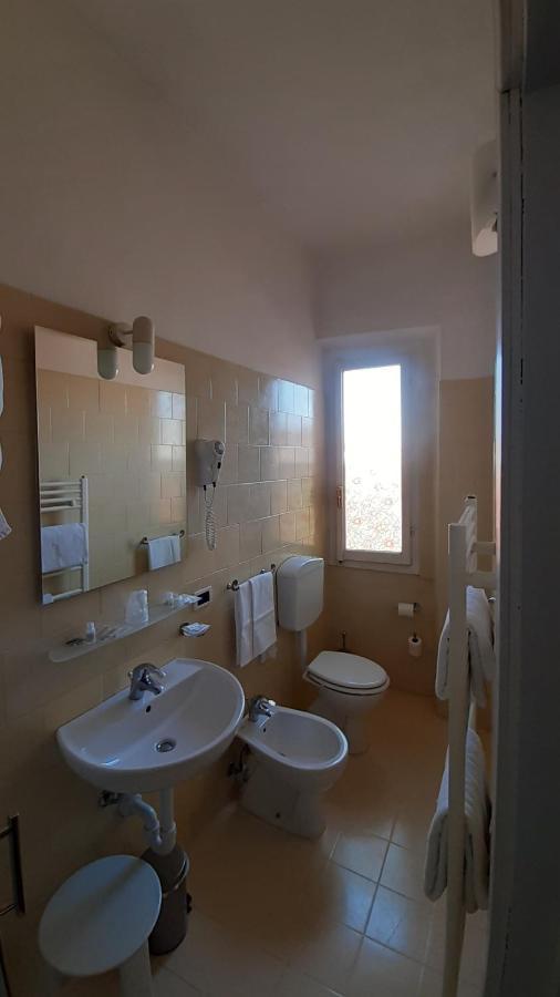 Albergo Moderno Лука Екстериор снимка