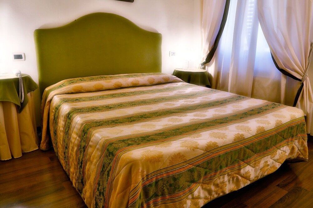 Albergo Moderno Лука Екстериор снимка